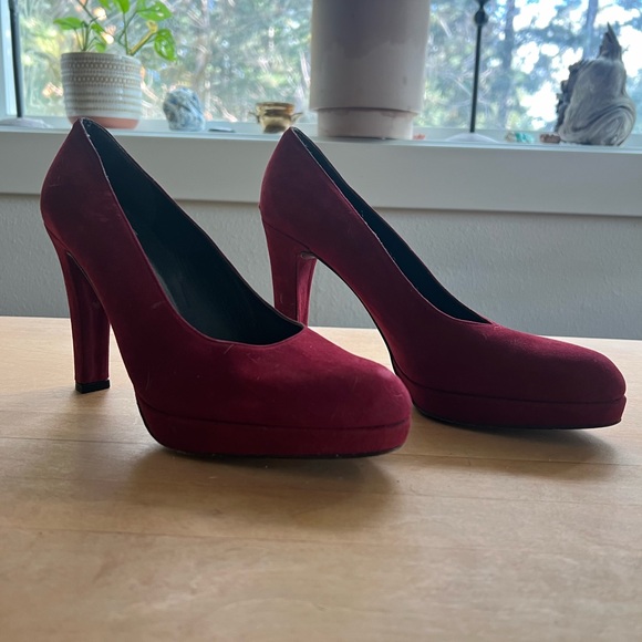 Stuart Weitzman Red Suede Pumps - Picture 2 of 6